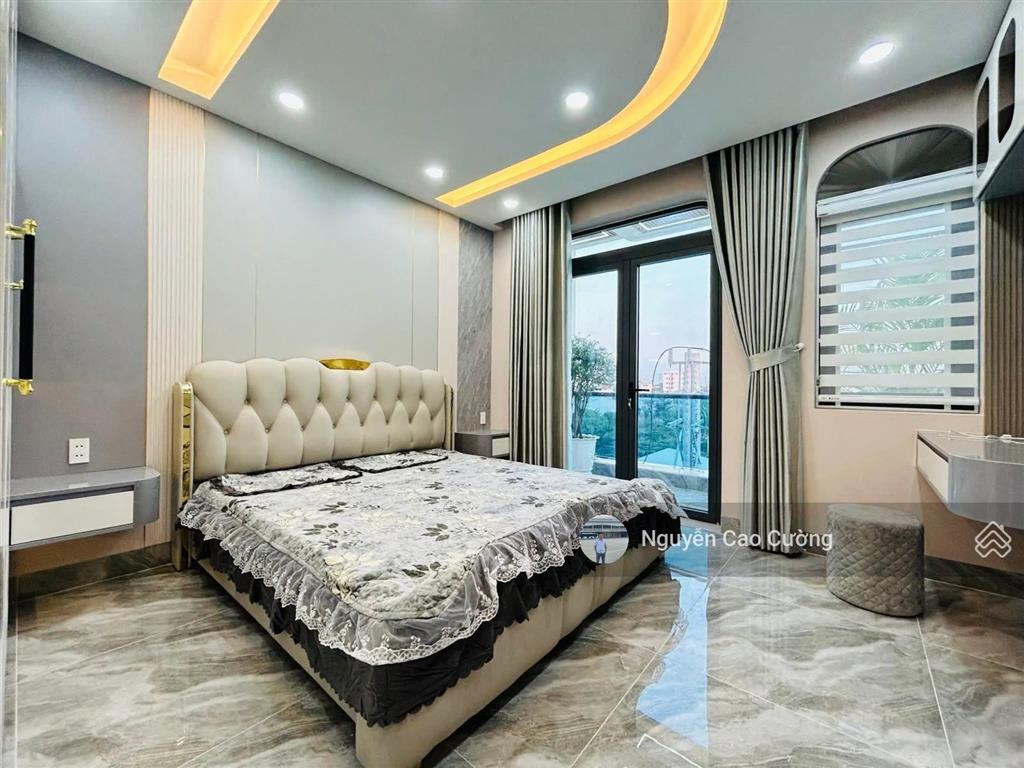 Bán nhà 4x20m đúc 5 tầng thang máy đường 7m thạnh lộc 27 giáp ngã tư ga