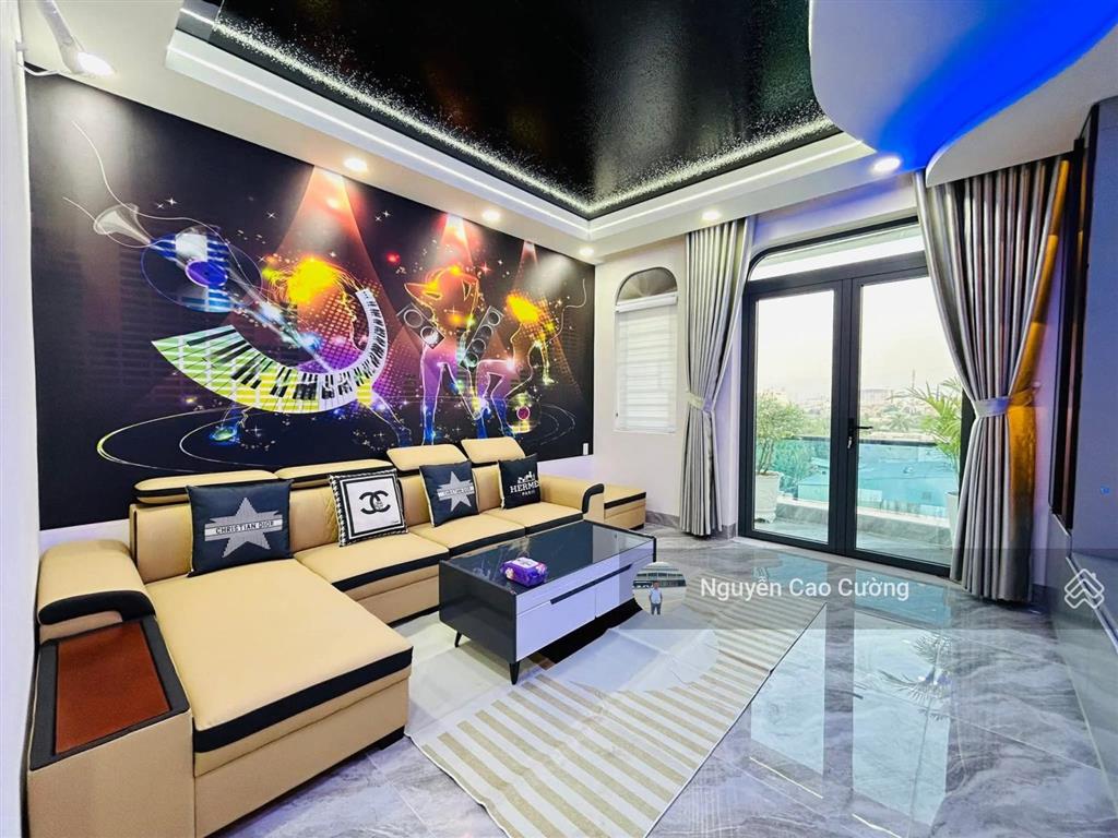 Bán nhà 4x20m đúc 5 tầng thang máy đường 7m thạnh lộc 27 giáp ngã tư ga