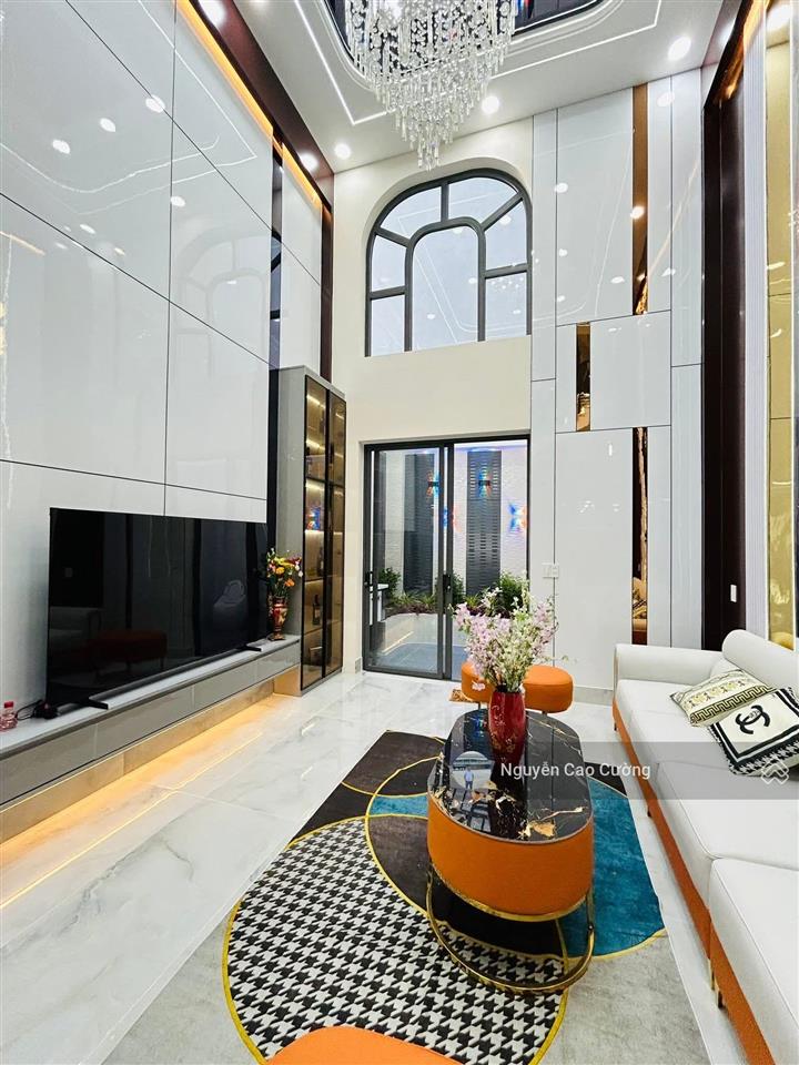 Bán nhà 4x20m đúc 5 tầng thang máy đường 7m thạnh lộc 27 giáp ngã tư ga