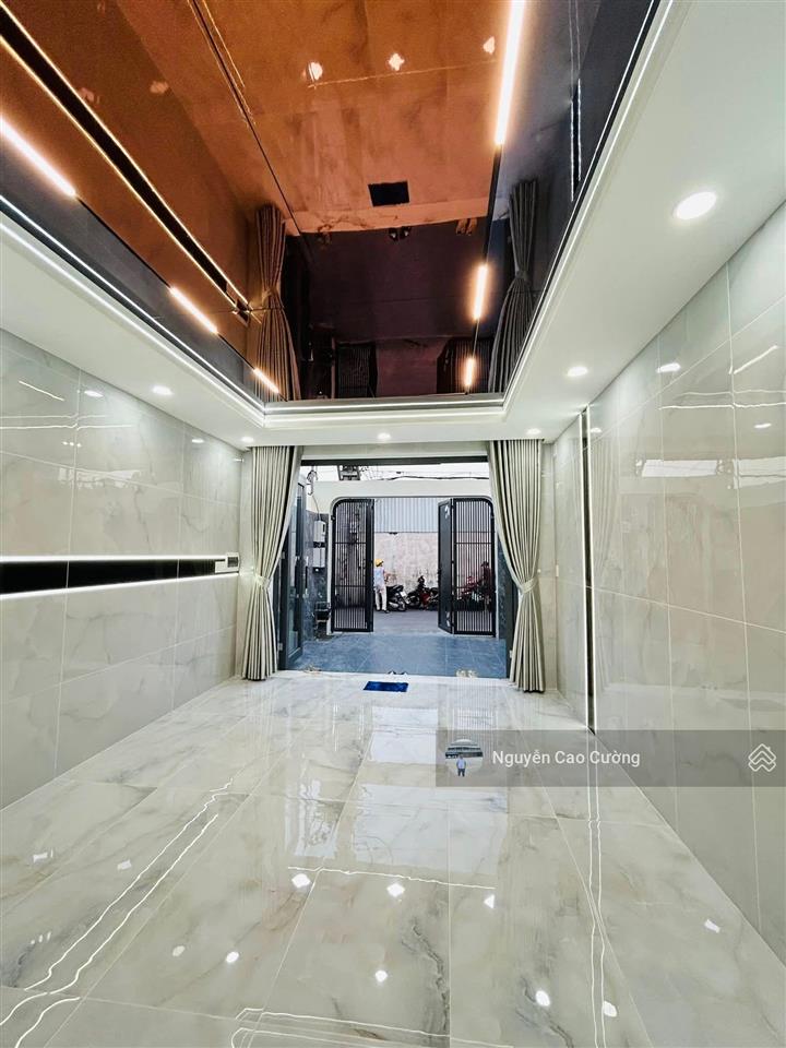 Bán nhà 4x20m đúc 5 tầng thang máy đường 7m thạnh lộc 27 giáp ngã tư ga