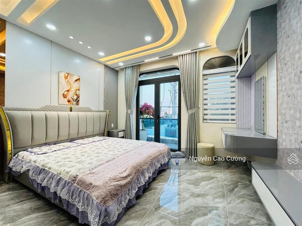 Bán nhà 4x20m đúc 5 tầng thang máy đường 7m thạnh lộc 27 giáp ngã tư ga