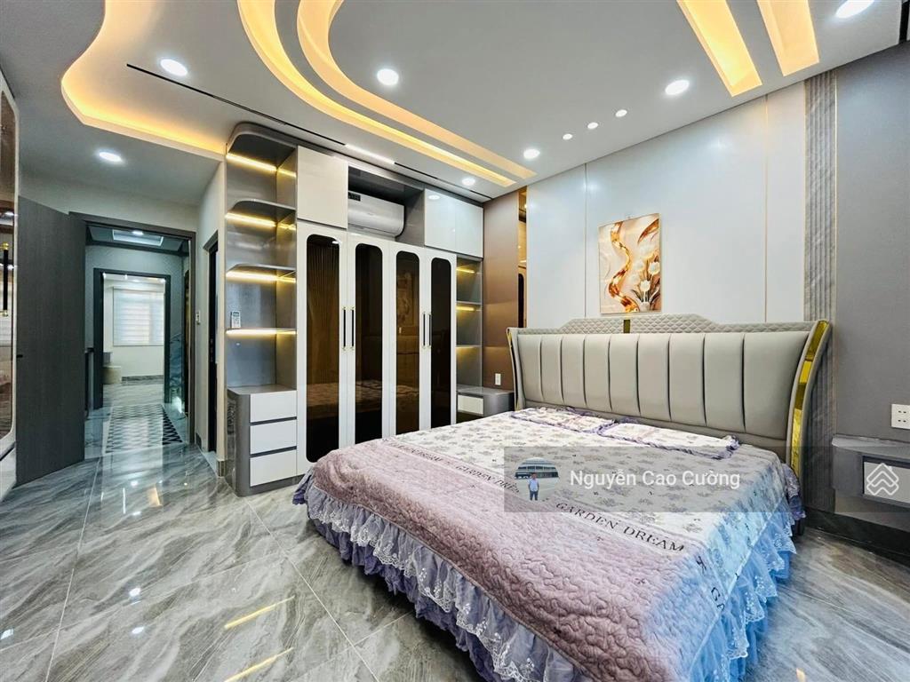 Bán nhà 4x20m đúc 5 tầng thang máy đường 7m thạnh lộc 27 giáp ngã tư ga