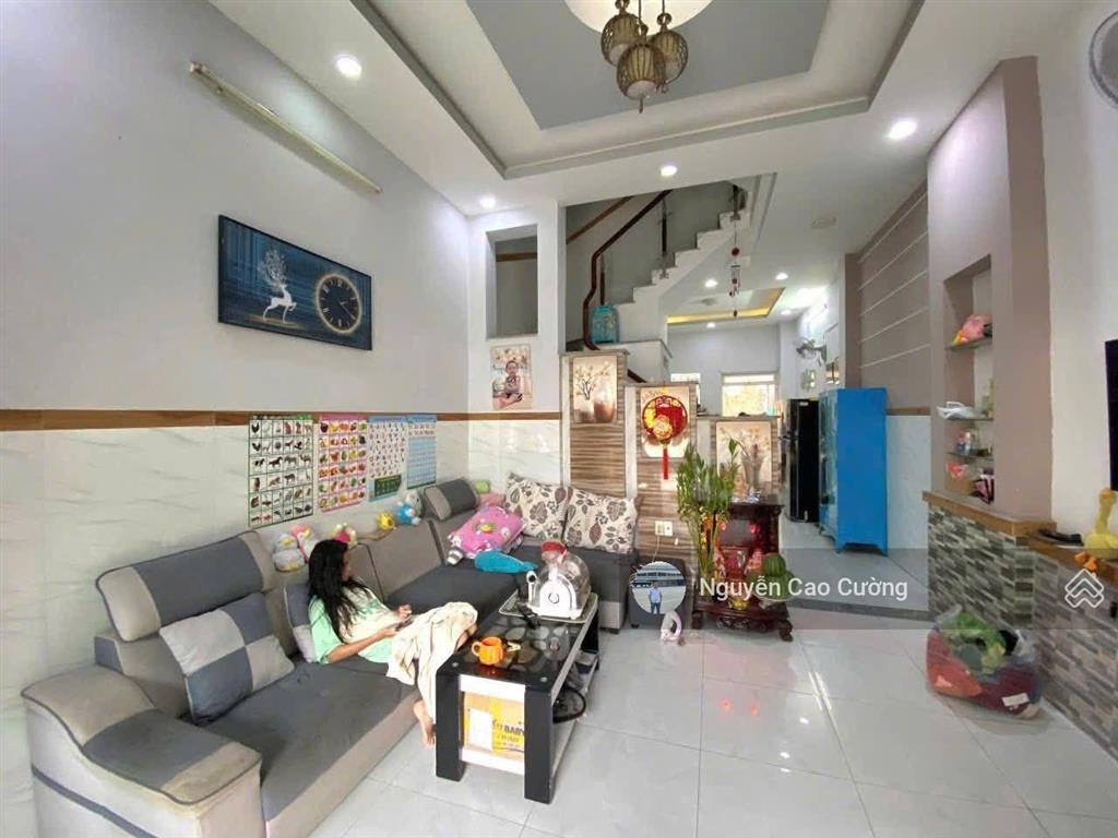 Bán nhà 4,2x15m đúc 3 lầu đường 5m thông 1/ đông bắc giáp phần mềm quang trung gò vấp