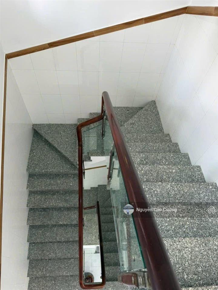 Bán nhà 4,2x15m đúc 3 lầu đường 5m thông 1/ đông bắc giáp phần mềm quang trung gò vấp