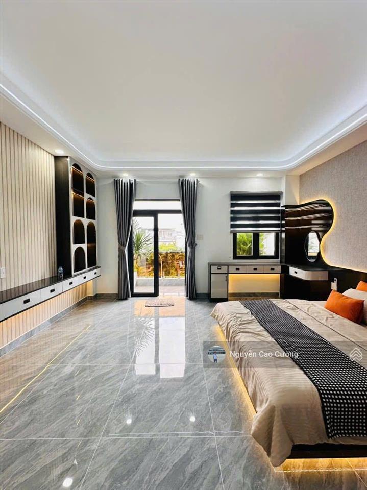 Siêu phẩm dài 28m thang máy đúc 1 lững 3 lầu mặt tiền đường bờ kênh hà huy giáp, thạnh xuân, q12