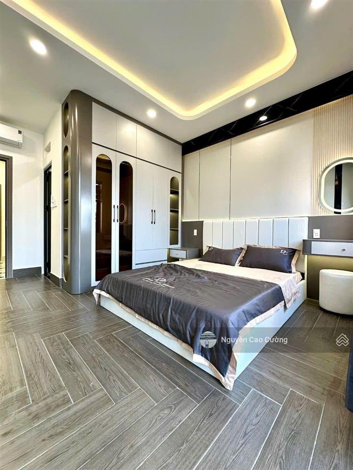 Siêu phẩm dài 28m thang máy đúc 1 lững 3 lầu mặt tiền đường bờ kênh hà huy giáp, thạnh xuân, q12
