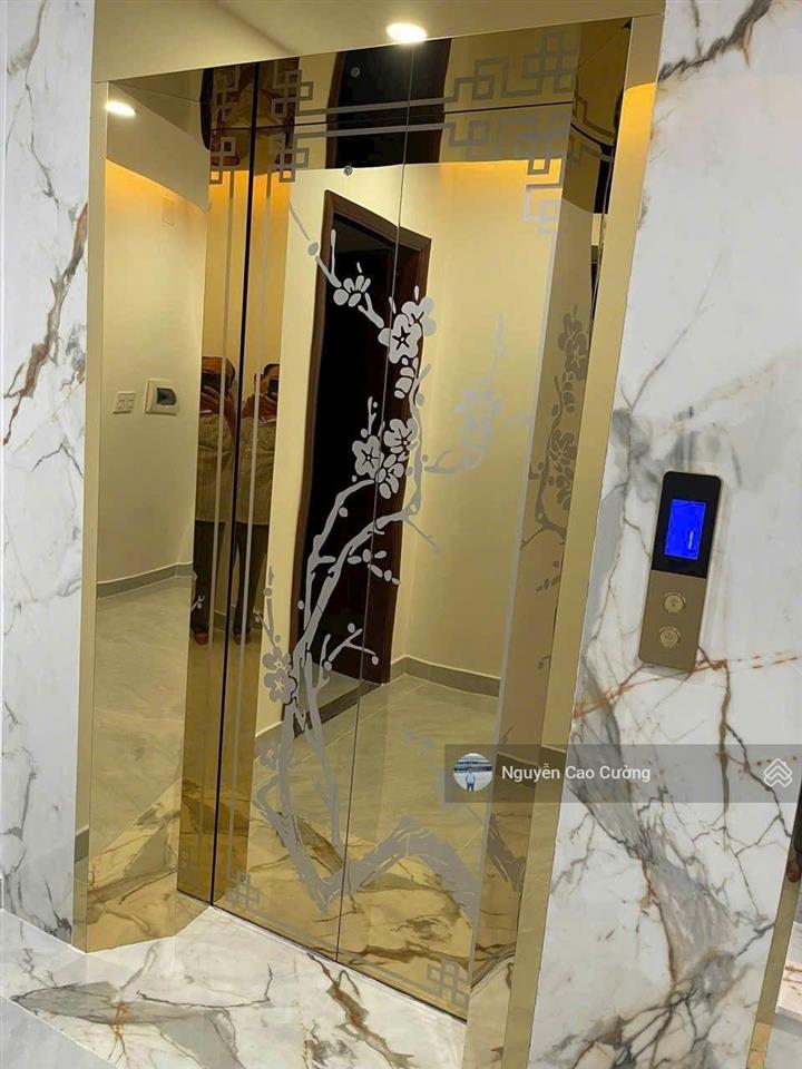 Giảm 400tr, nhà phố 4x20m thang máy 1 lững 3 lầu đường 8m tô ký gần đh giao thông vận tải q12