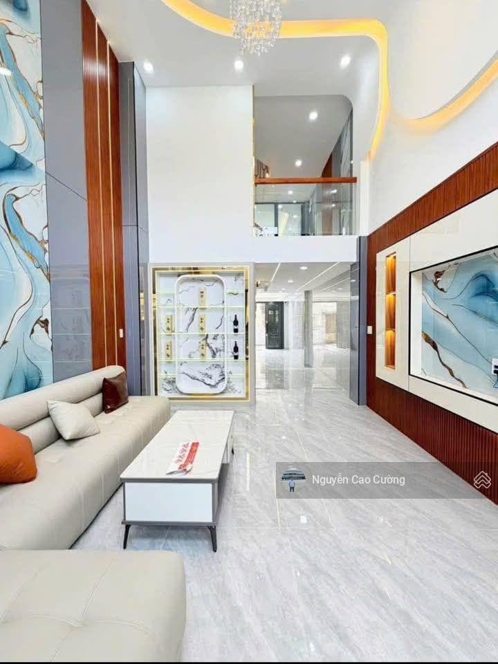 Giảm 400tr, nhà phố 4x20m thang máy 1 lững 3 lầu đường 8m tô ký gần đh giao thông vận tải q12