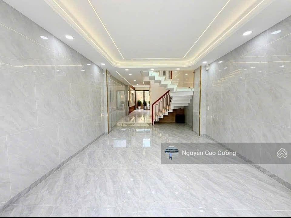 Giảm 400tr, nhà phố 4x20m thang máy 1 lững 3 lầu đường 8m tô ký gần đh giao thông vận tải q12