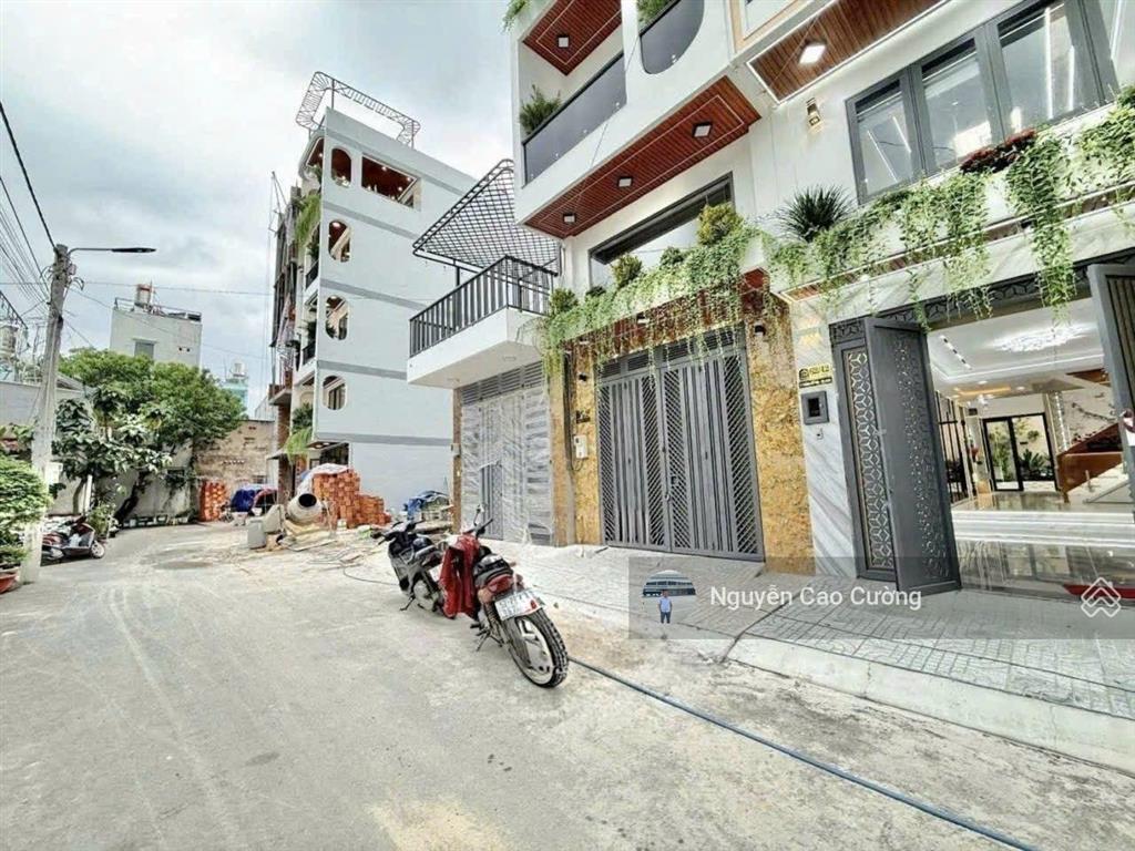 Giảm 400tr, nhà phố 4x20m thang máy 1 lững 3 lầu đường 8m tô ký gần đh giao thông vận tải q12