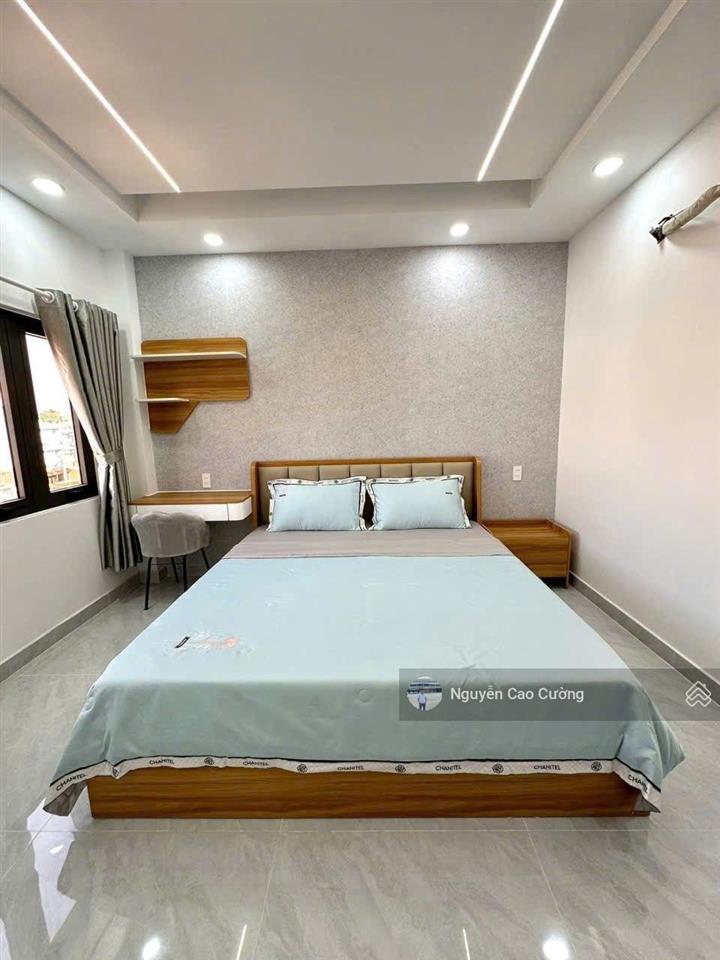 Giảm 400tr, nhà phố 4x20m thang máy 1 lững 3 lầu đường 8m tô ký gần đh giao thông vận tải q12