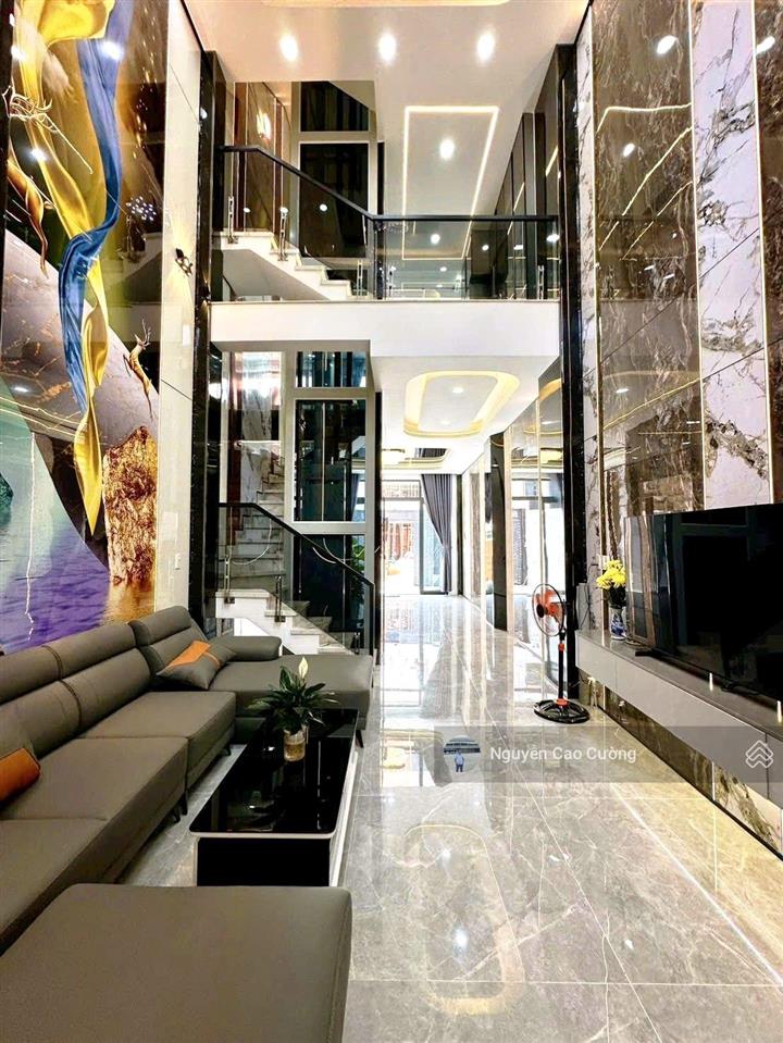 Siêu phẩm thang máy 4x20m 1lững 3 lầu đường 8m thạnh lộc 27 sát chung cư thạnh lộc giáp ngã tư ga