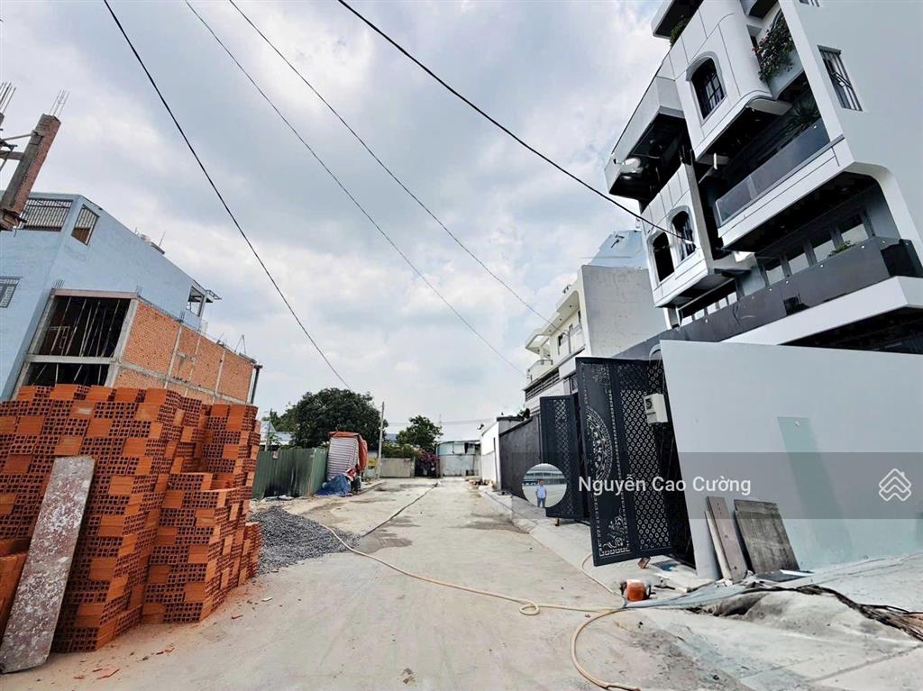 Siêu phẩm thang máy 4x20m 1lững 3 lầu đường 8m thạnh lộc 27 sát chung cư thạnh lộc giáp ngã tư ga