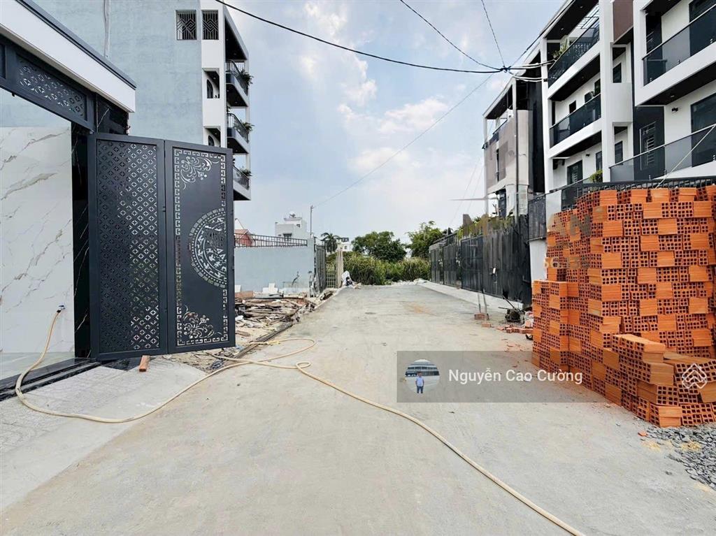 Siêu phẩm thang máy 4x20m 1lững 3 lầu đường 8m thạnh lộc 27 sát chung cư thạnh lộc giáp ngã tư ga