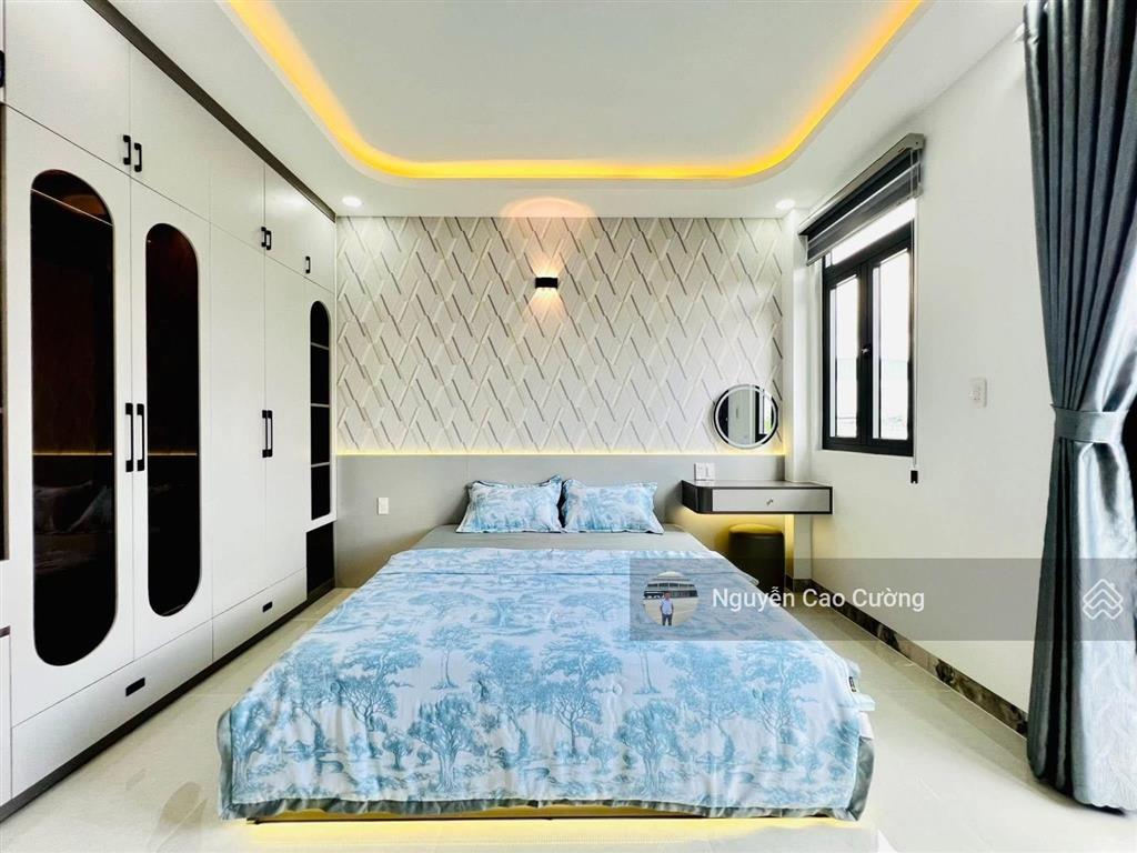 Bán nhà thang máy 4x16m 1lững 3 lầu đường 8m thông trung mỹ tây 2a