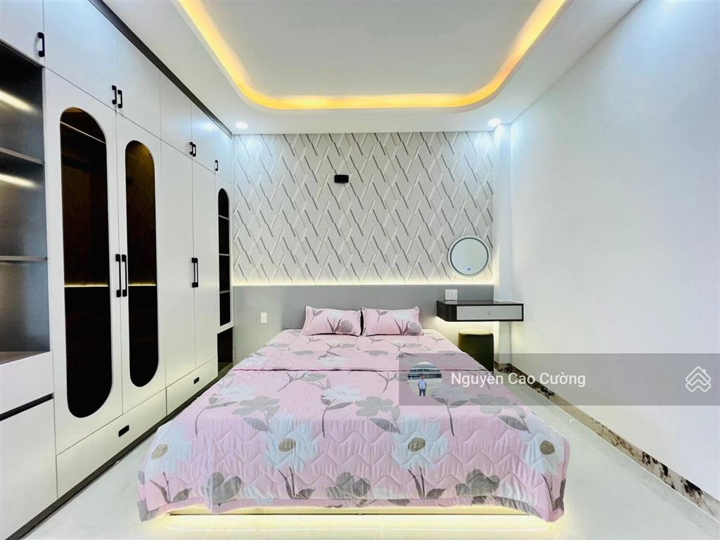Bán nhà thang máy 4x16m 1lững 3 lầu đường 8m thông trung mỹ tây 2a