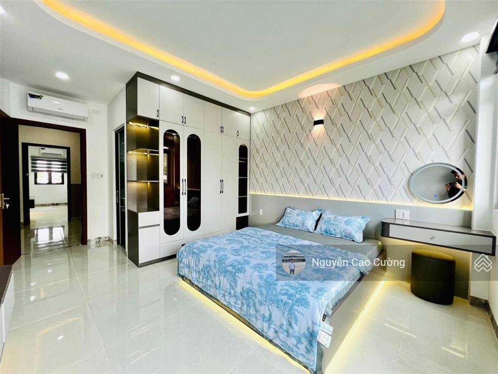 Bán nhà thang máy 4x16m 1lững 3 lầu đường 8m thông trung mỹ tây 2a
