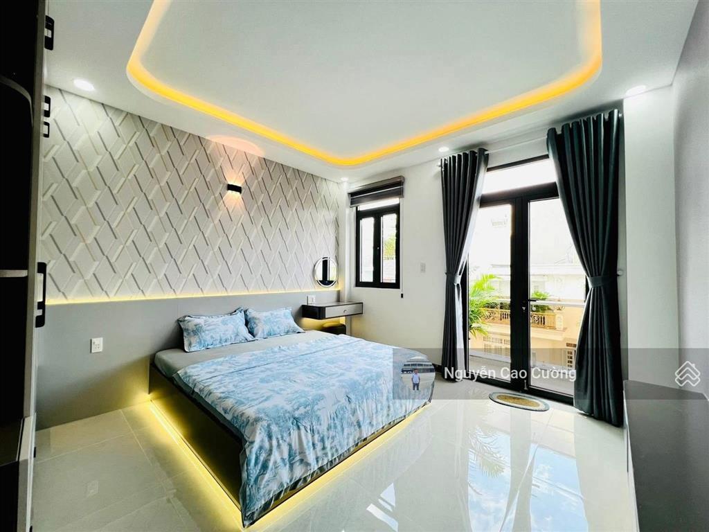Bán nhà thang máy 4x16m 1lững 3 lầu đường 8m thông trung mỹ tây 2a