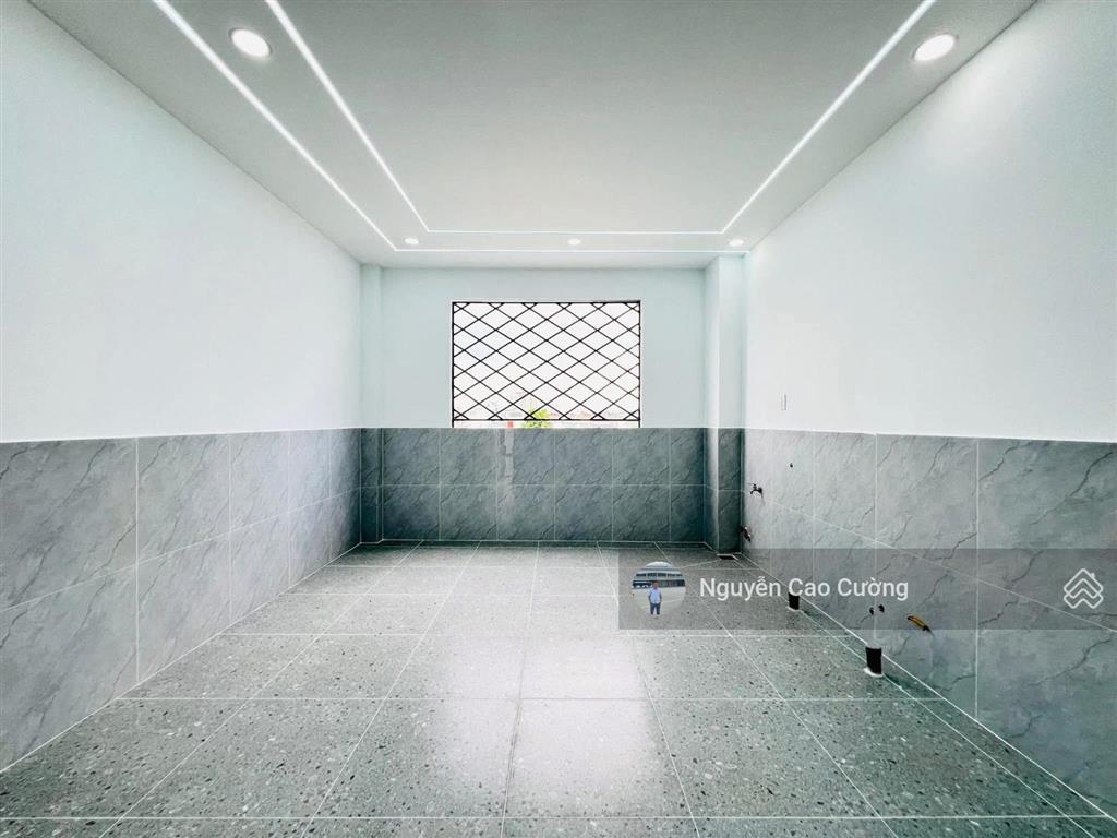 Bán nhà thang máy 4x16m 1lững 3 lầu đường 8m thông trung mỹ tây 2a