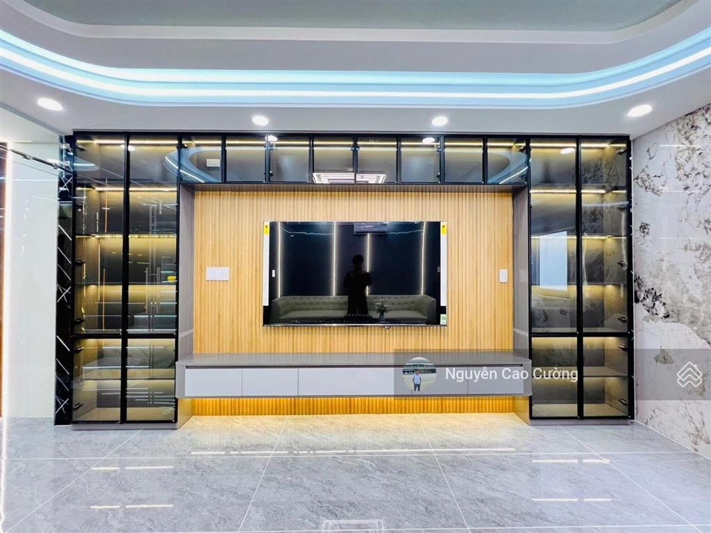 Bán nhà thang máy 4x16m 1lững 3 lầu đường 8m thông trung mỹ tây 2a