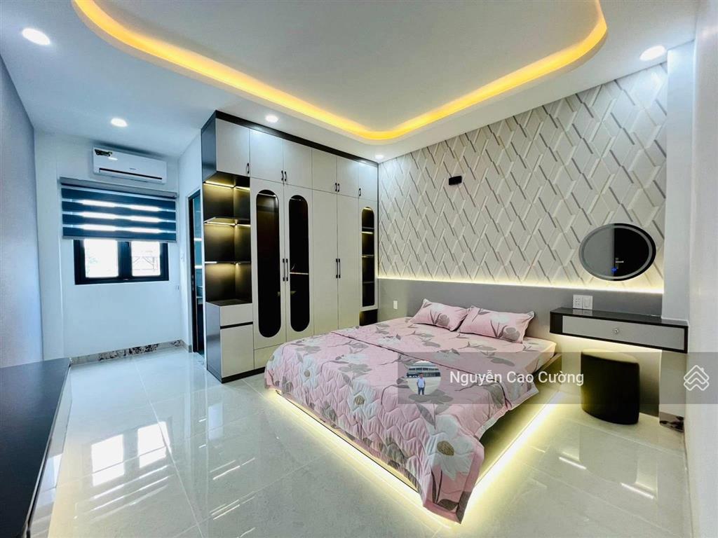 Bán nhà thang máy 4x16m 1lững 3 lầu đường 8m thông trung mỹ tây 2a