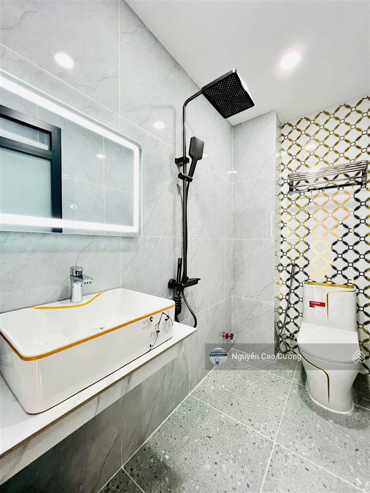 Bán nhà thang máy 4x16m 1lững 3 lầu đường 8m thông trung mỹ tây 2a