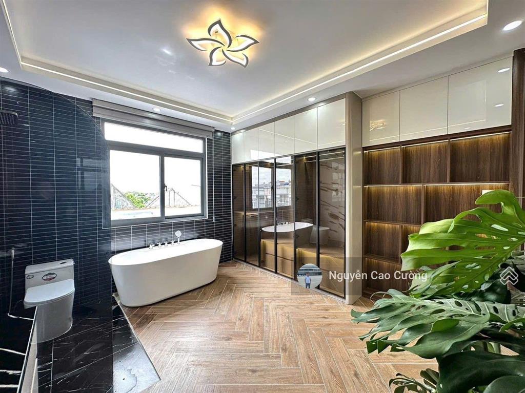 Siêu phẩm luxury đẳng cấp có 4 phòng ngủ (2 phòng ngủ master), 1/ nguyễn thị kiểu, sát metro, q12