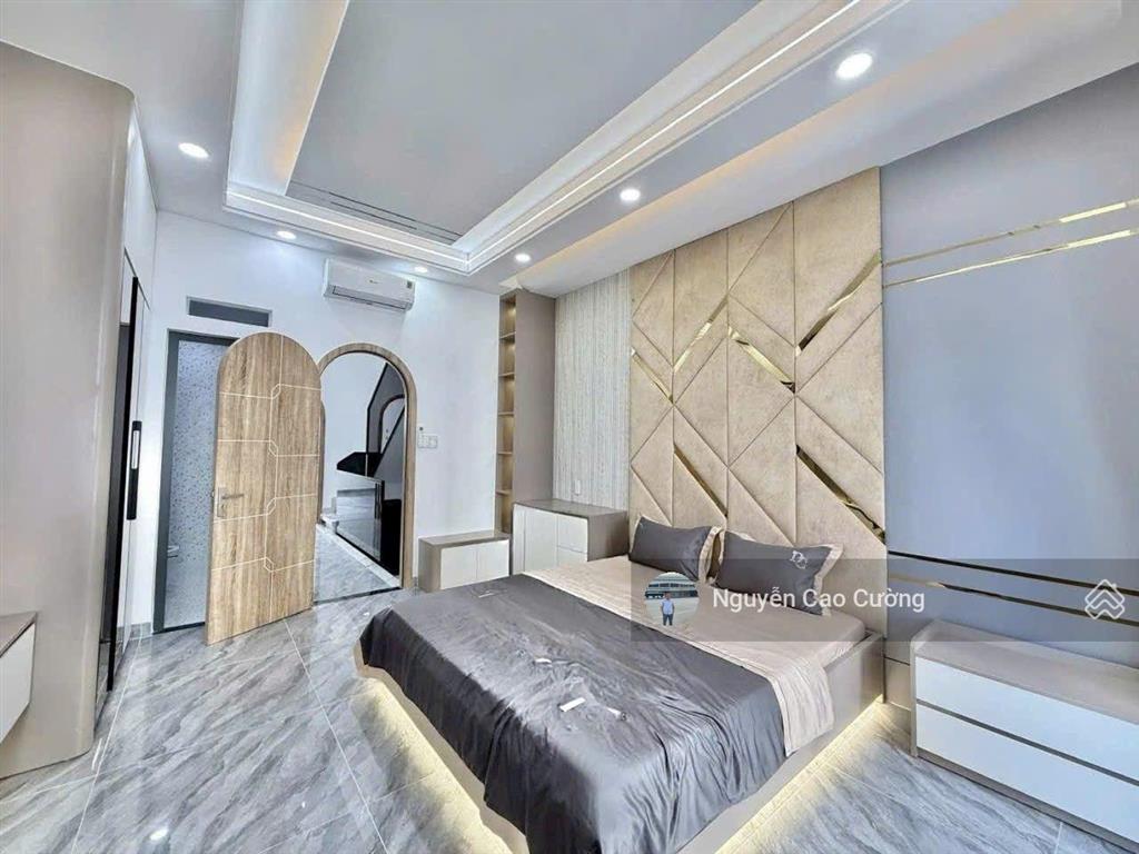 Nhà phố thiết kế đẹp, hồ cá koi trong nhà 4x18m, 1 lửng 3 lầu, thạnh xuân 25
