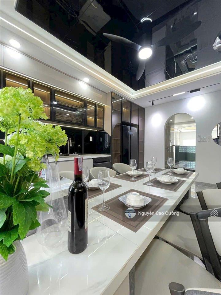 Nhà phố thiết kế đẹp, hồ cá koi trong nhà 4x18m, 1 lửng 3 lầu, thạnh xuân 25