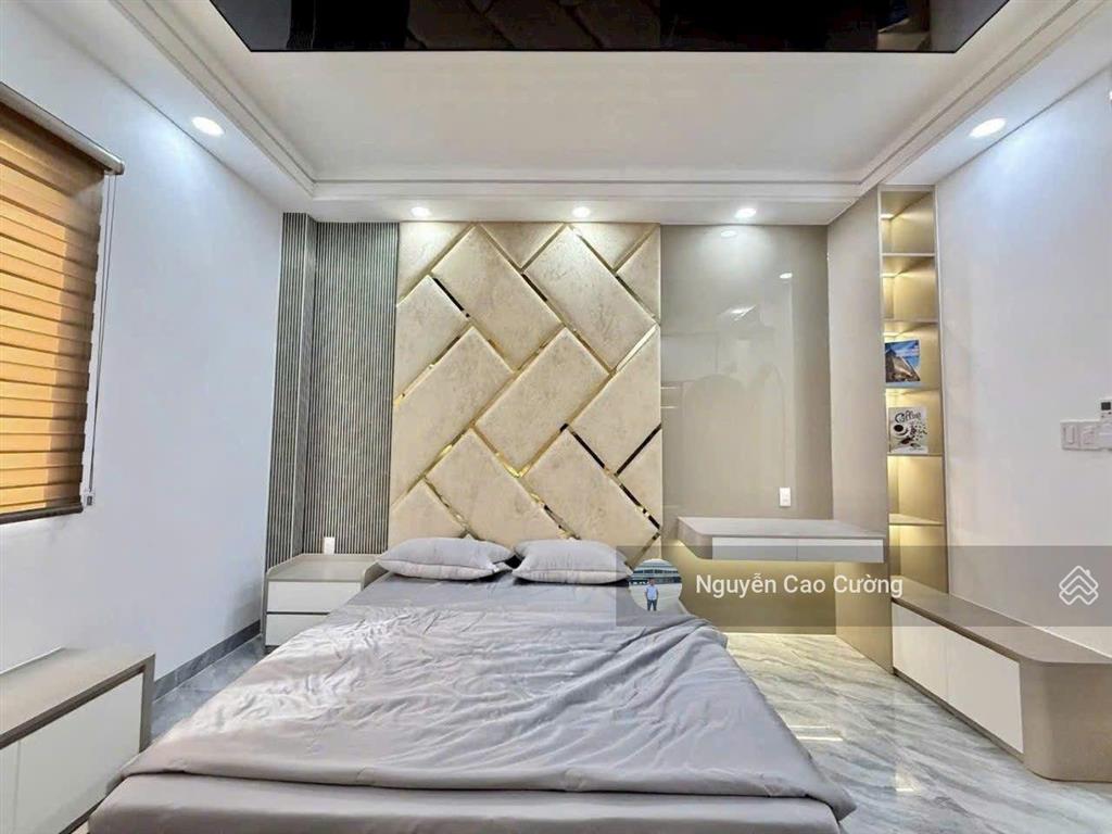 Nhà phố thiết kế đẹp, hồ cá koi trong nhà 4x18m, 1 lửng 3 lầu, thạnh xuân 25