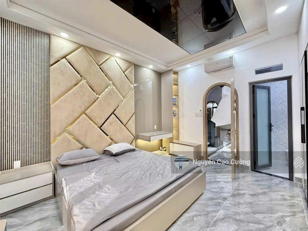 Nhà phố thiết kế đẹp, hồ cá koi trong nhà 4x18m, 1 lửng 3 lầu, thạnh xuân 25