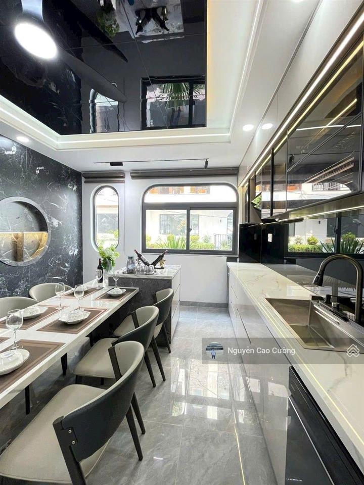 Nhà phố thiết kế đẹp, hồ cá koi trong nhà 4x18m, 1 lửng 3 lầu, thạnh xuân 25