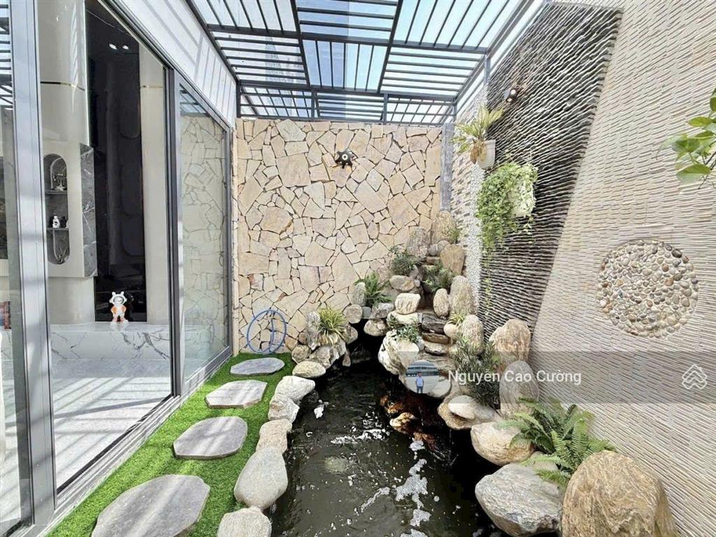 Nhà phố thiết kế đẹp, hồ cá koi trong nhà 4x18m, 1 lửng 3 lầu, thạnh xuân 25