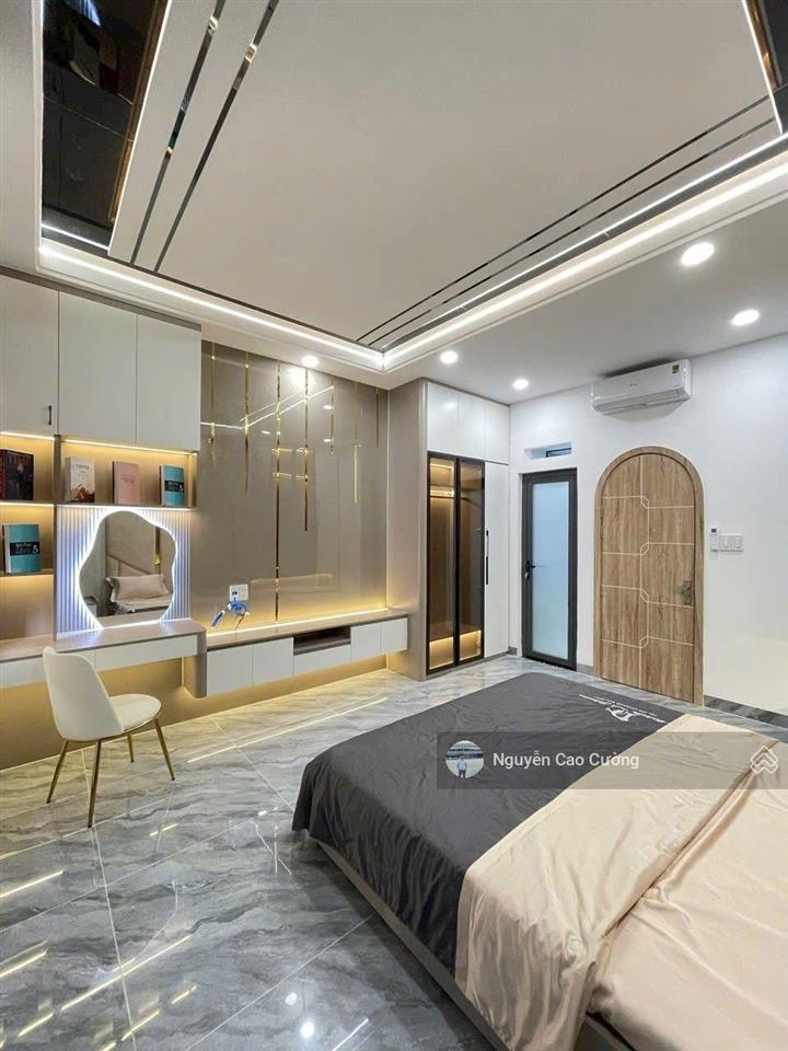 Nhà phố thiết kế đẹp, hồ cá koi trong nhà 4x18m, 1 lửng 3 lầu, thạnh xuân 25