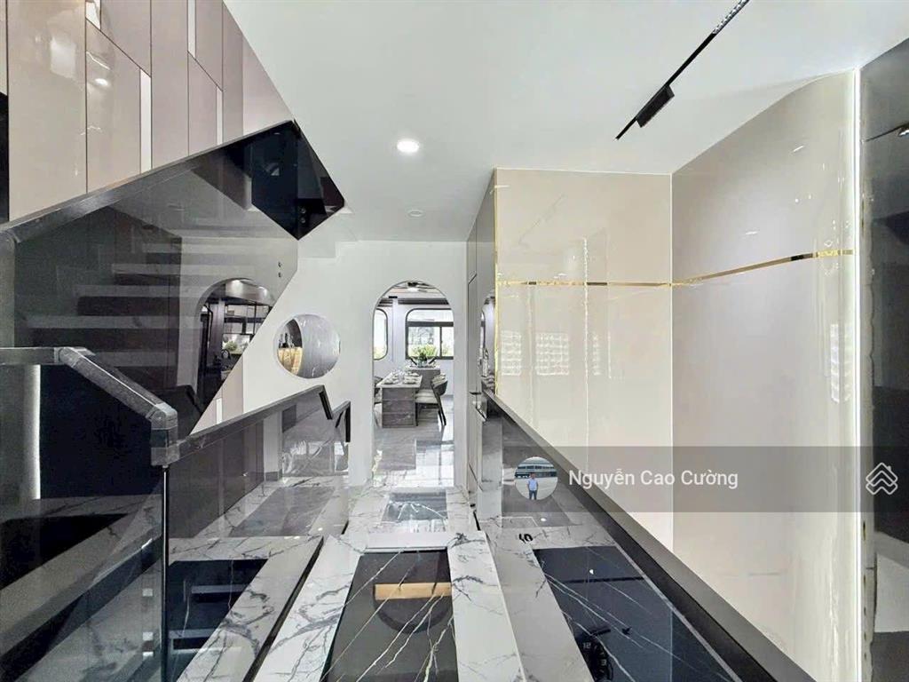 Nhà phố thiết kế đẹp, hồ cá koi trong nhà 4x18m, 1 lửng 3 lầu, thạnh xuân 25