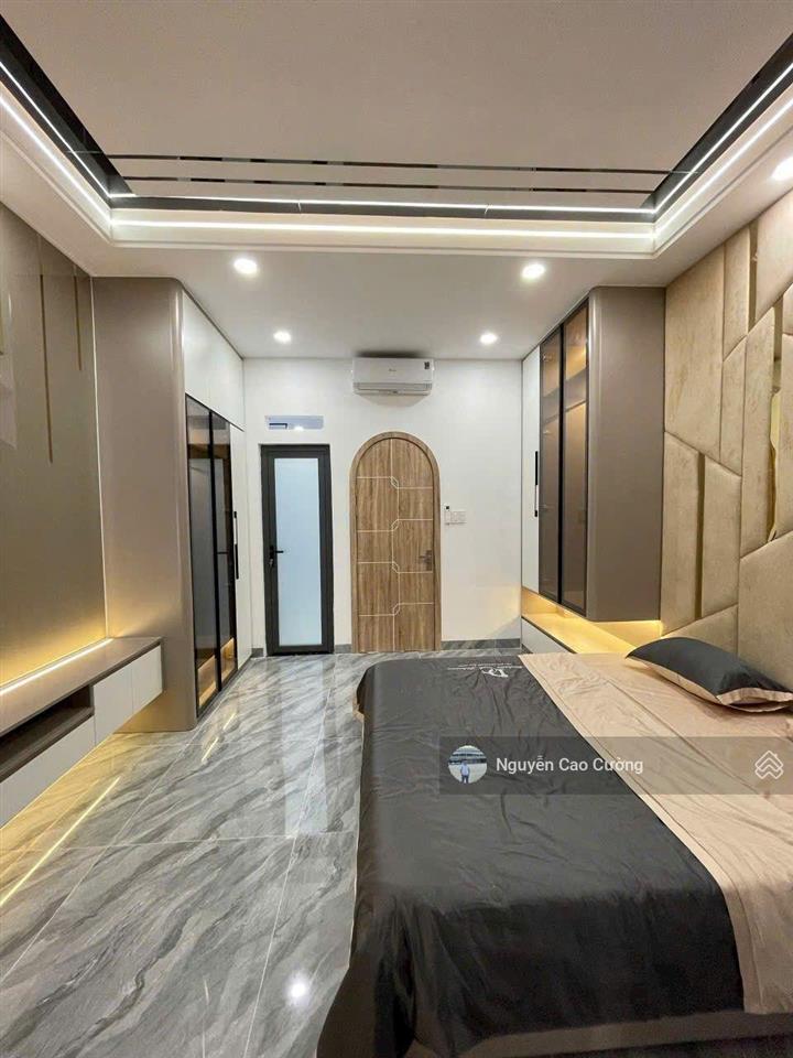 Nhà phố thiết kế đẹp, hồ cá koi trong nhà 4x18m, 1 lửng 3 lầu, thạnh xuân 25