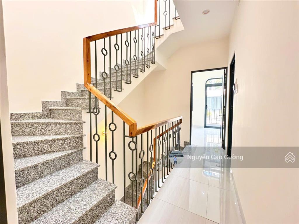 Bán nhà 4x12m, 1 trệt 2 lầu đường 5m tân thới hiệp 15 gần chợ hạt điều, bệnh viện q12