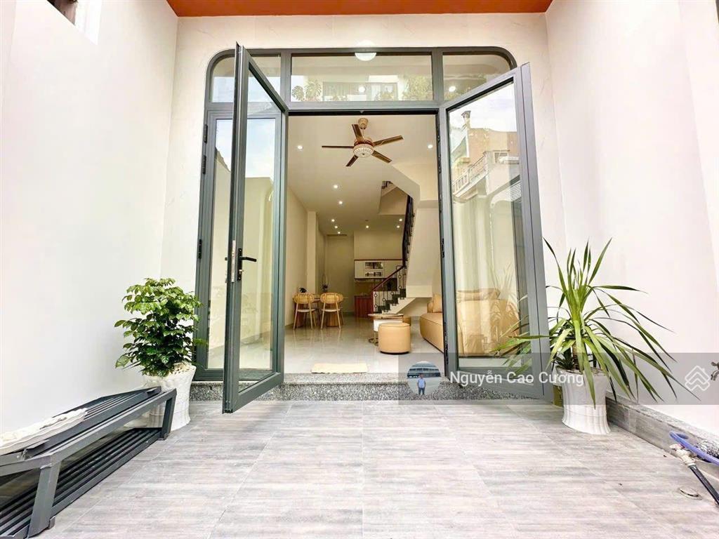Bán nhà 4x12m, 1 trệt 2 lầu đường 5m tân thới hiệp 15 gần chợ hạt điều, bệnh viện q12
