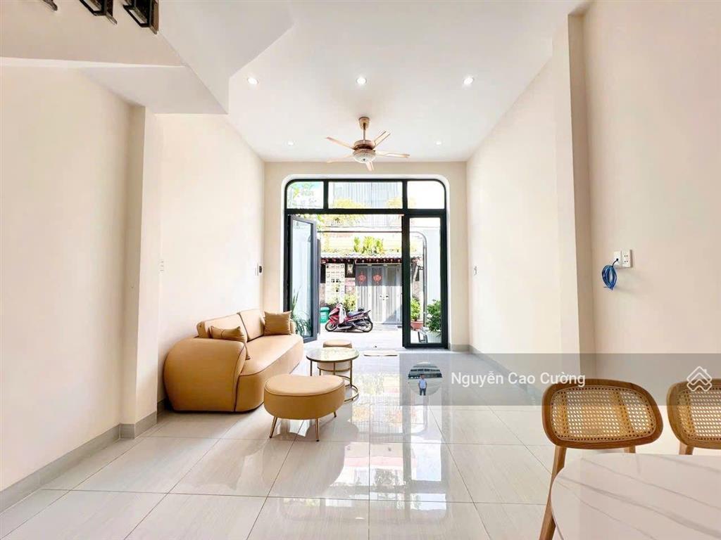 Bán nhà 4x12m, 1 trệt 2 lầu đường 5m tân thới hiệp 15 gần chợ hạt điều, bệnh viện q12