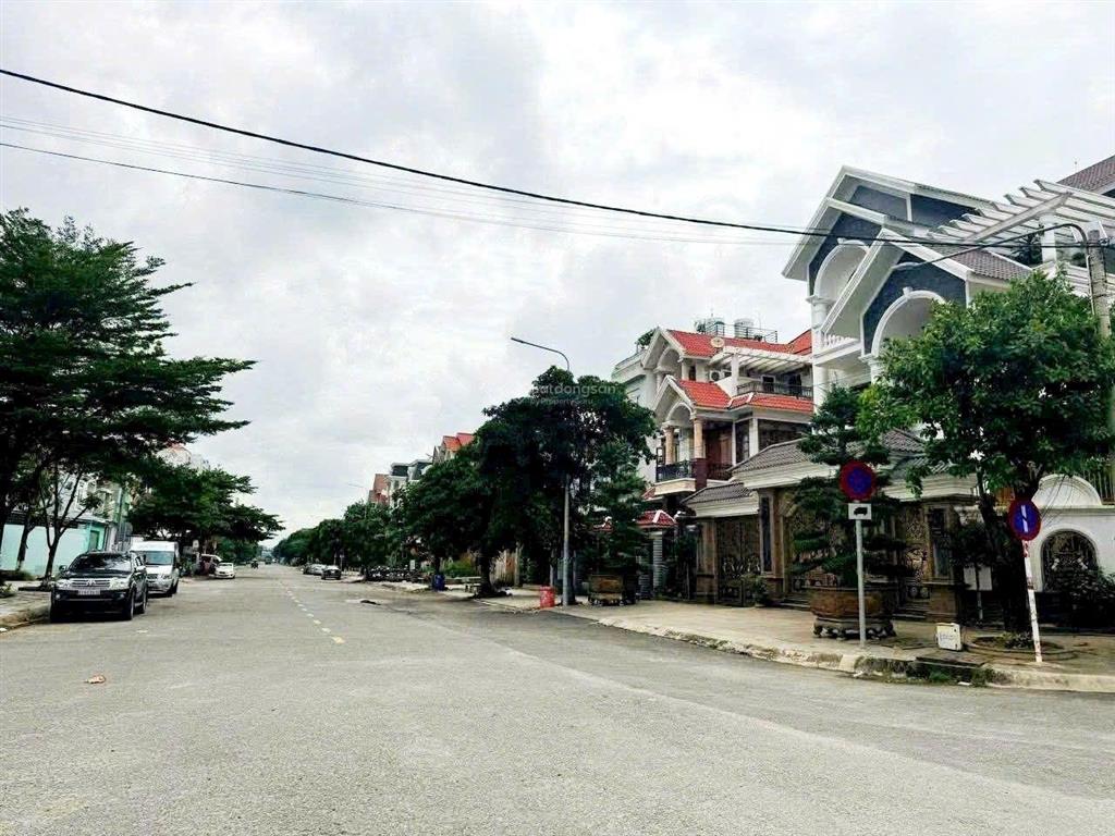 Biệt thự góc 2 mặt tiền thang máy 13x20m kdc phú nhuận, lê thị riêng, thới an, q12