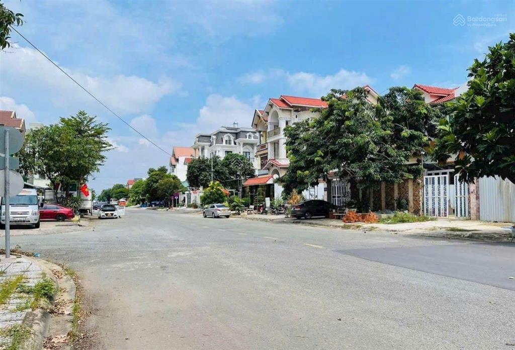 Biệt thự góc 2 mặt tiền thang máy 13x20m kdc phú nhuận, lê thị riêng, thới an, q12
