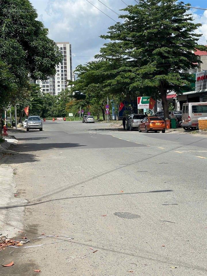 Biệt thự góc 2 mặt tiền thang máy 13x20m kdc phú nhuận, lê thị riêng, thới an, q12