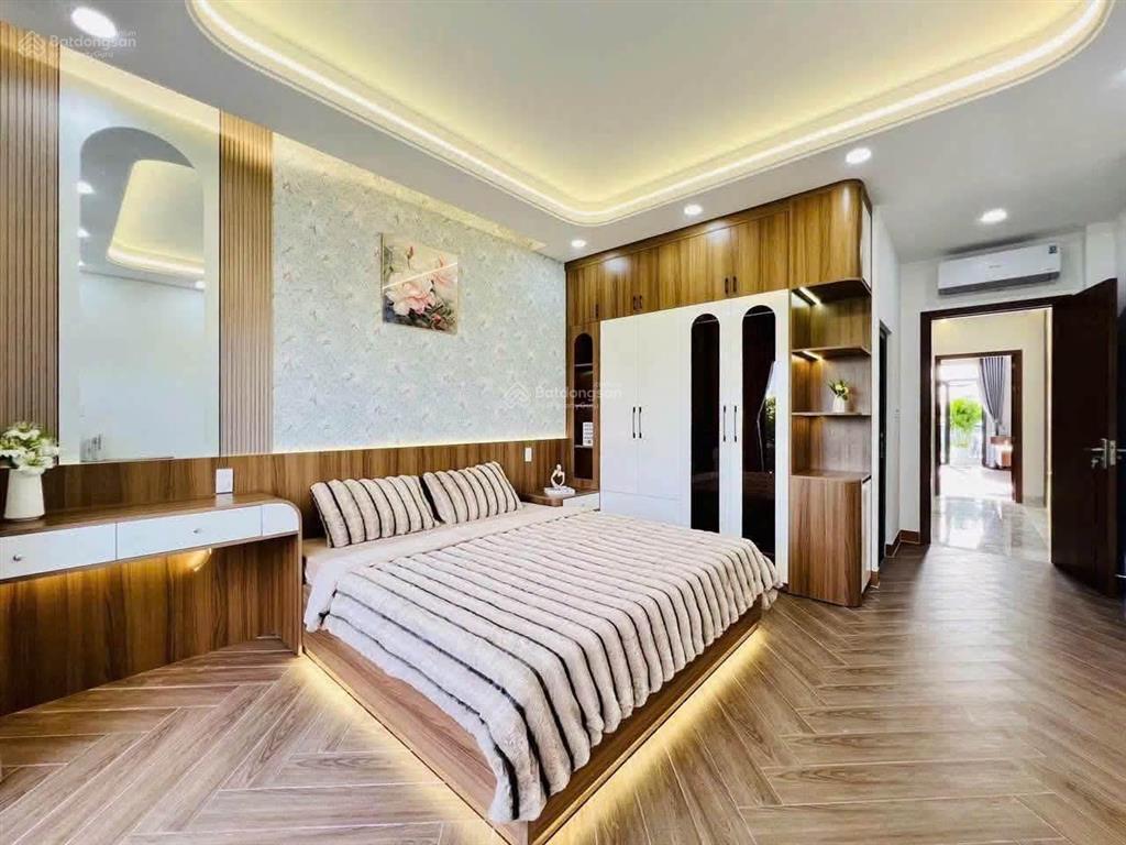 Siêu phẩm nhà phố mặt tiền thang máy 650kg, 4.2x25m đúc 6 tầng đông hưng thuận 22  nguyễn văn quá
