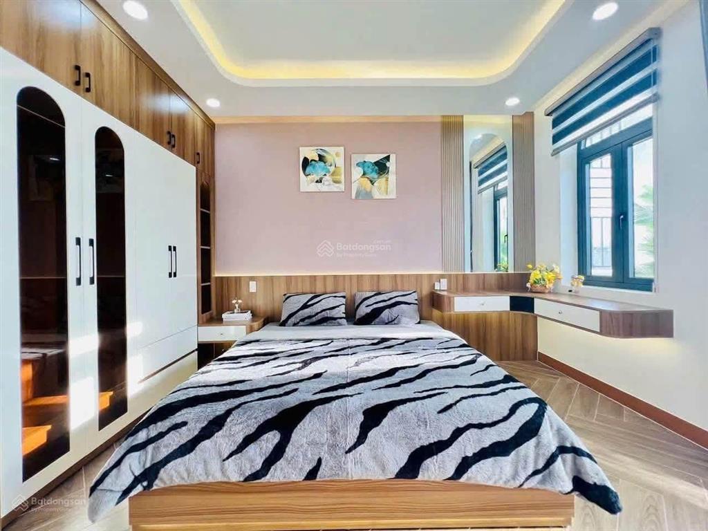 Siêu phẩm nhà phố mặt tiền thang máy 650kg, 4.2x25m đúc 6 tầng đông hưng thuận 22  nguyễn văn quá