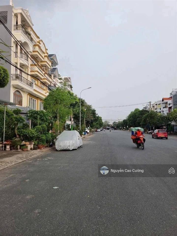 Biệt thự 7x15m mặt tiền đường 20m kdc an sương, q12