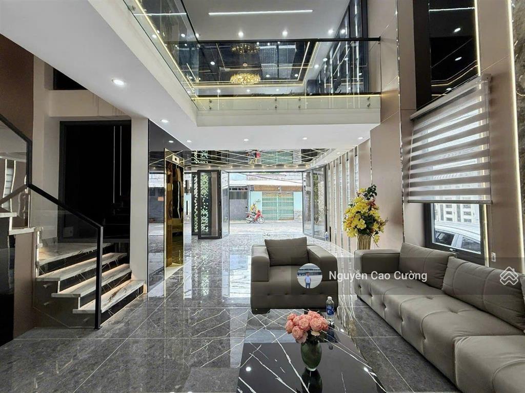 Siêu phẩm góc 2 mặt tiền 6x12m thang máy xịn xò, đi bộ ra chợ thiếc đường lê văn khương q12