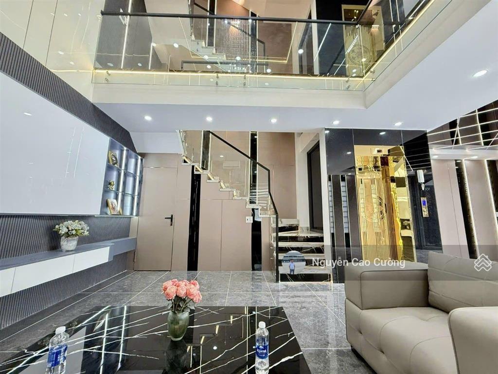 Siêu phẩm góc 2 mặt tiền 6x12m thang máy xịn xò, đi bộ ra chợ thiếc đường lê văn khương q12