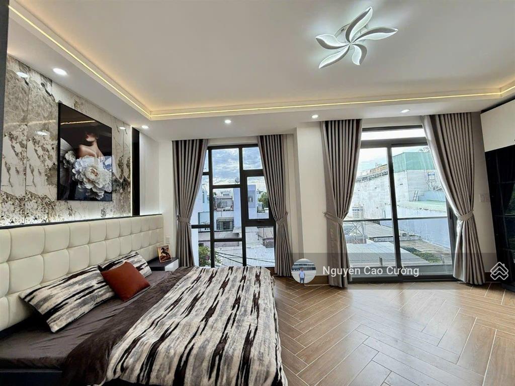 Siêu phẩm góc 2 mặt tiền 6x12m thang máy xịn xò, đi bộ ra chợ thiếc đường lê văn khương q12