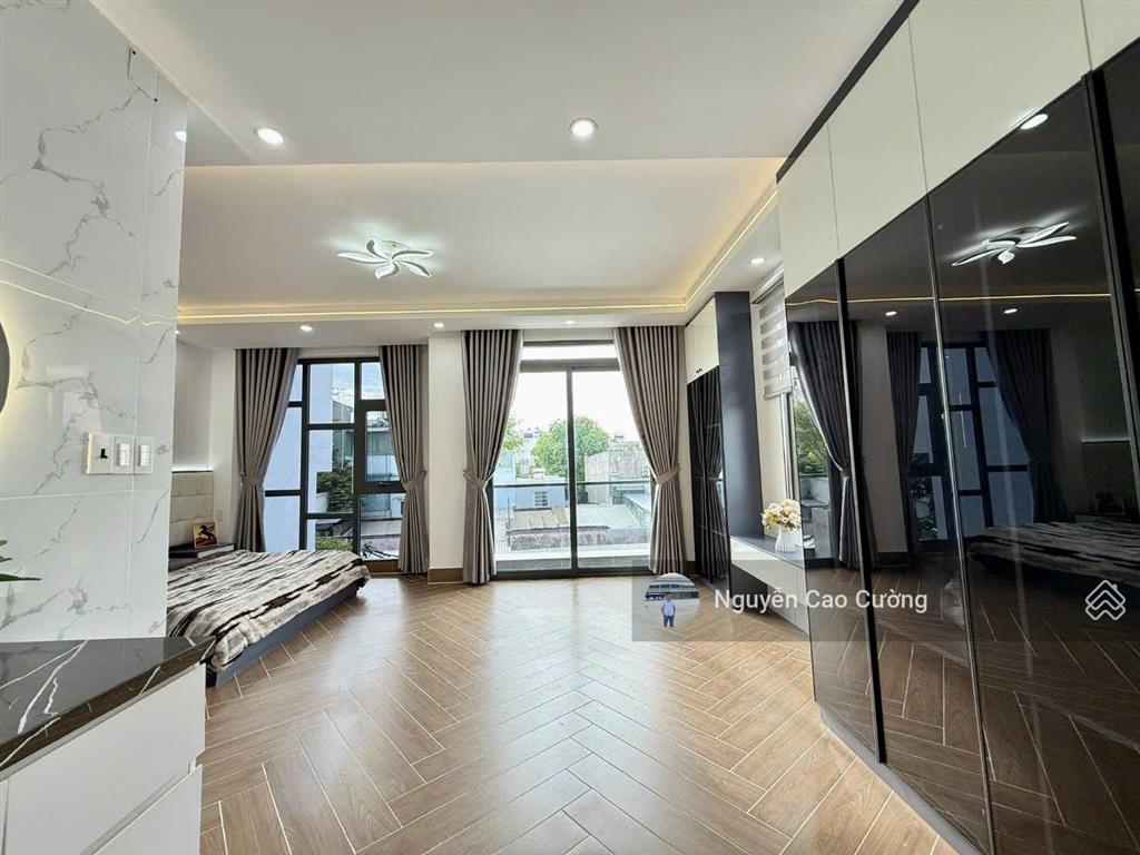 Siêu phẩm góc 2 mặt tiền 6x12m thang máy xịn xò, đi bộ ra chợ thiếc đường lê văn khương q12