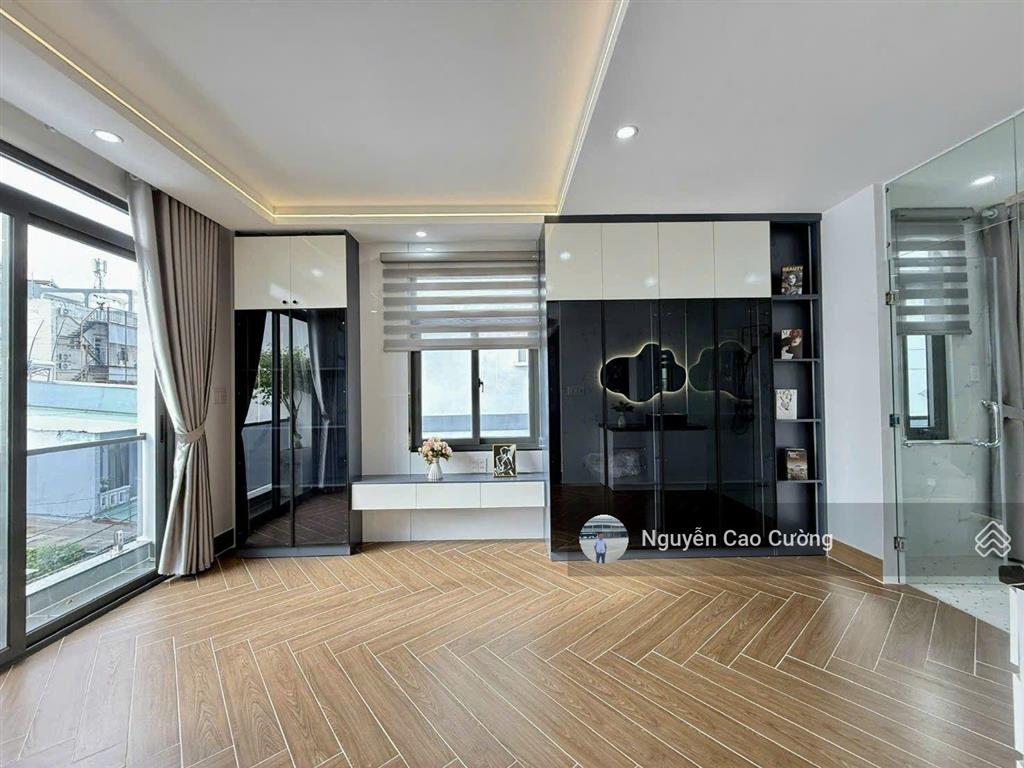 Siêu phẩm góc 2 mặt tiền 6x12m thang máy xịn xò, đi bộ ra chợ thiếc đường lê văn khương q12